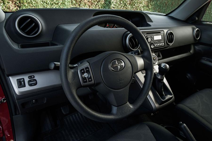 Детали интерьера Scion xB 2014 года  (фото 8 из 25)